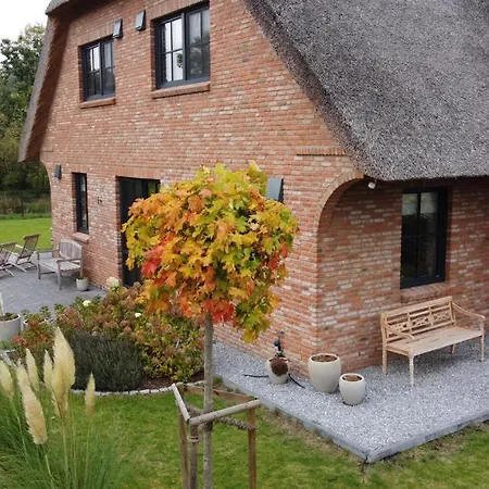 Semesterbostad Reetdachhaus Nordstern *